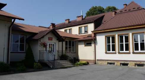 Budynek szkoły w Nieszkowicach Małych Strona internetowa ZSG w Nieszkowicach Małych